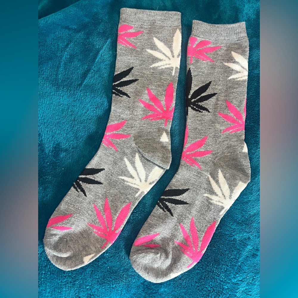 Stoner Pot Leaf Socks in Gray & Hot Pink
